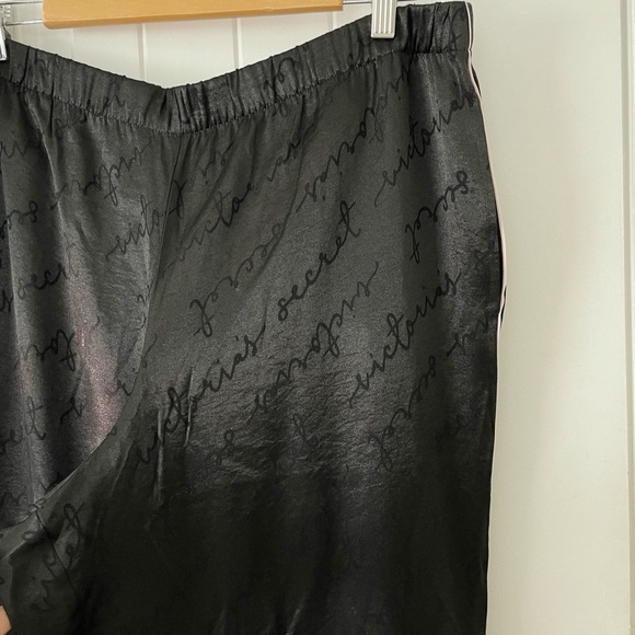 Size XL Victoria's Secret Black Satin Pants NWOT Silky Lounge Comfy - Picture 2 of 5